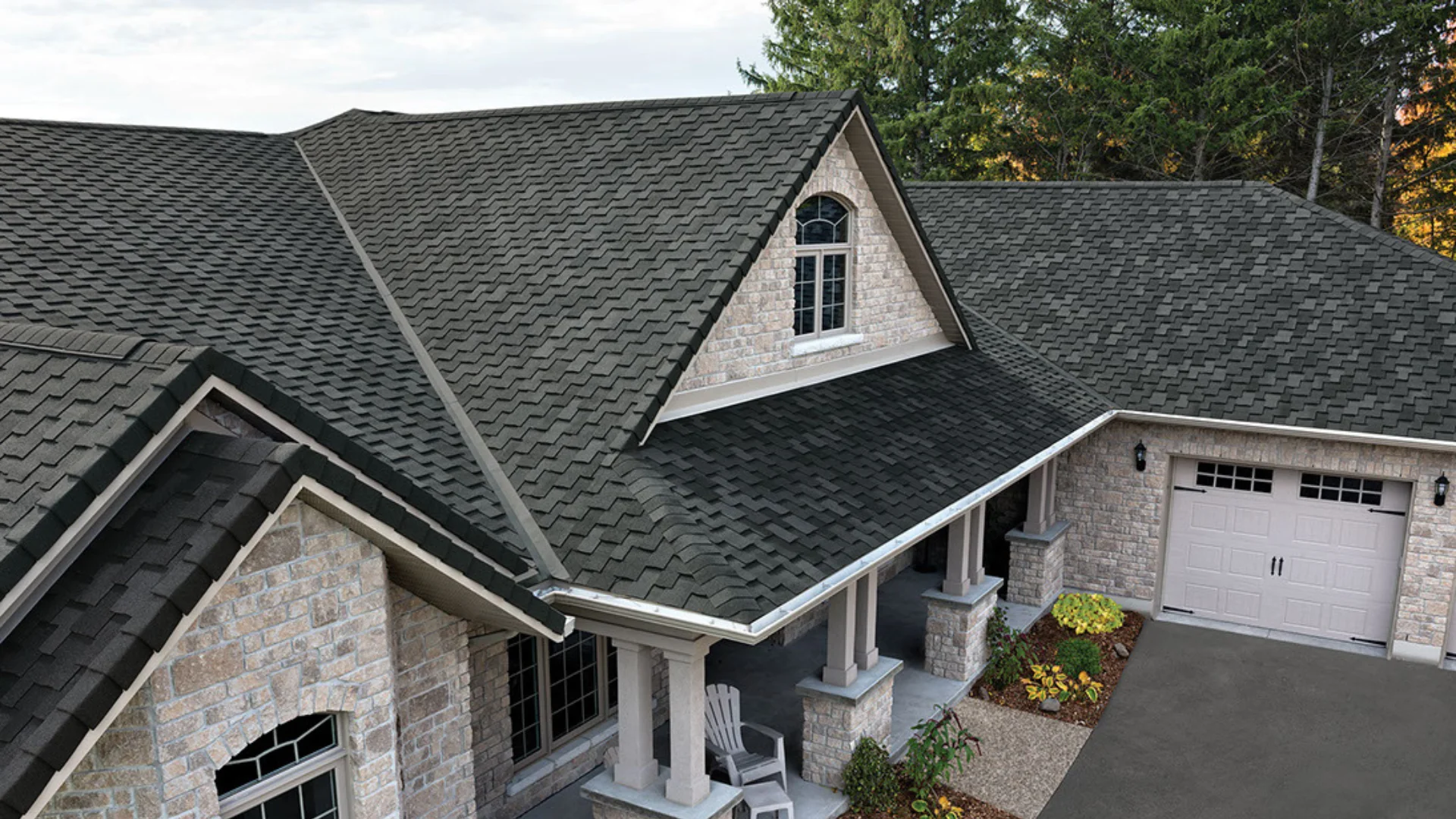 Roofing company in Rochester, NY installed this architectural shingle roof